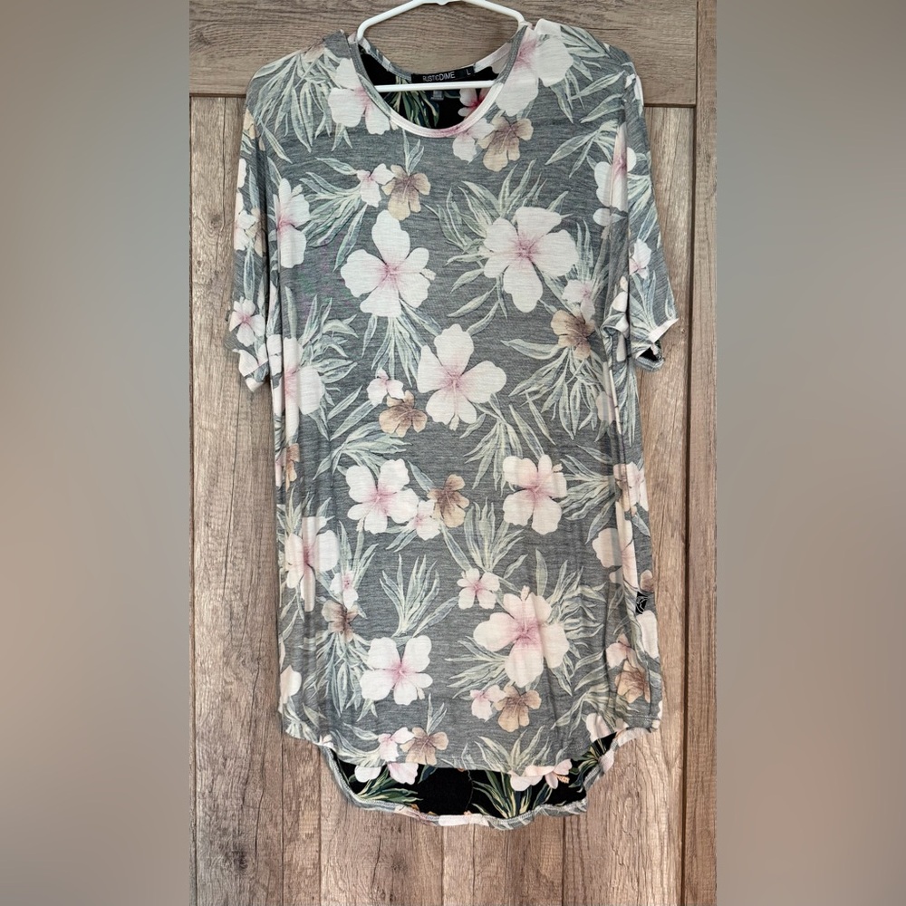 Floral Short Sleeve Tee in Gray and Pink - Welcome Brand